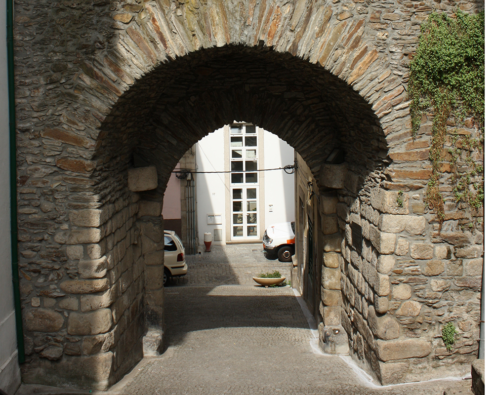 Porta de Santo António da Antiga Muralha do Castelo de Mirandela